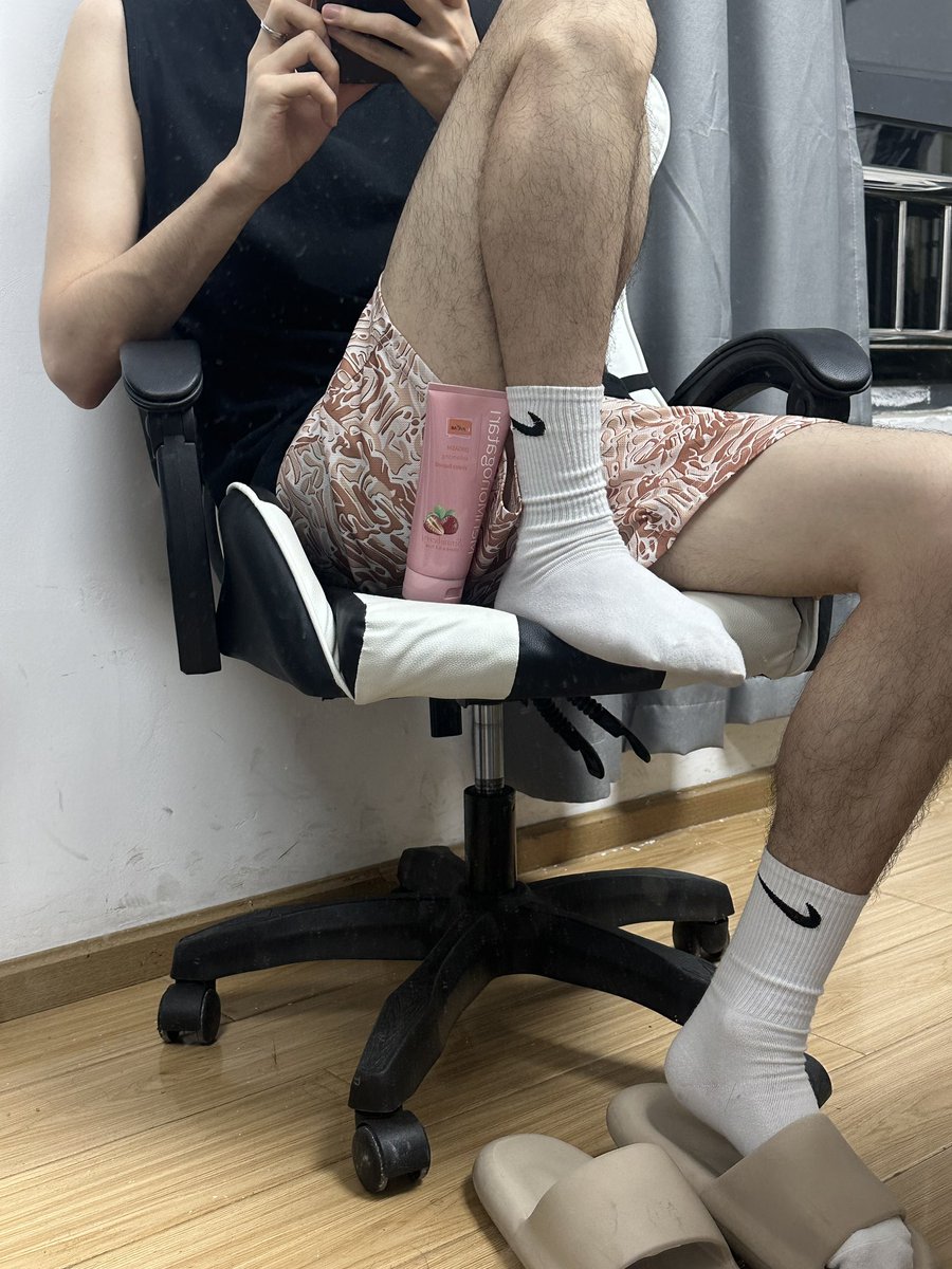 188黑皮体育生s tweet media