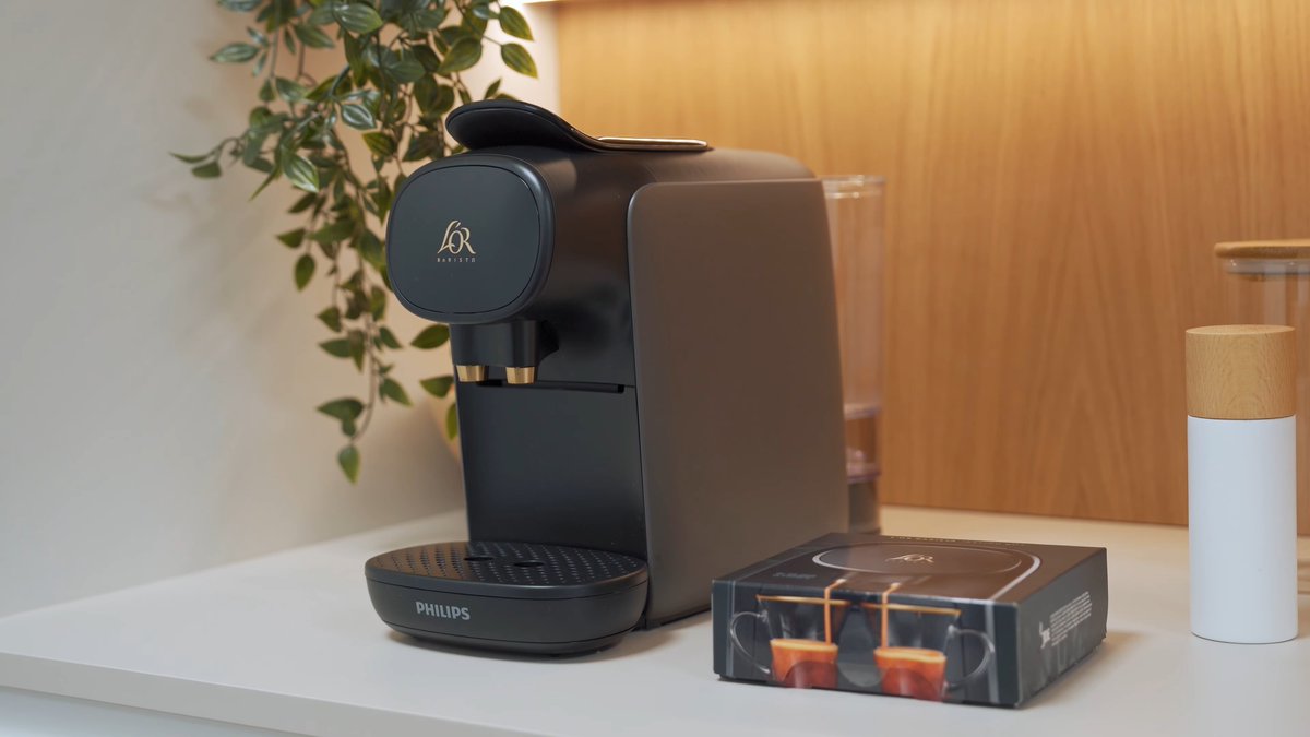 TopesdGama's tweet photo. ☕️Si quieres hacerte con esta L'OR Barista Sublime y hacerte el café desde tu móvil, te dejamos el link por aquí
🛒 https://t.co/UVVOcNhurF...
Mucho ojo, se viene con 100 capsulas de REGALO 🎁 #LOREspresso *ad https://t.co/0VxlEyj0g7