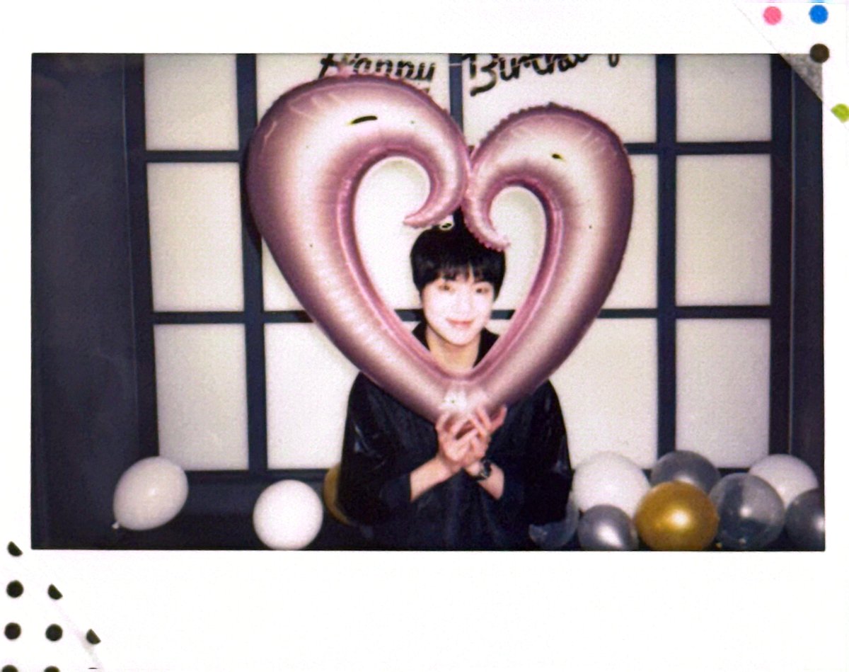 o_xsxs's tweet photo. 10주년 전시회에있던 폴라들 너무 훔쳐오고싶었지만 나는 어른이니까 스캔떠왔어요 〰️🎶 

✔️ 강 https://t.co/PpIh4xxsIu