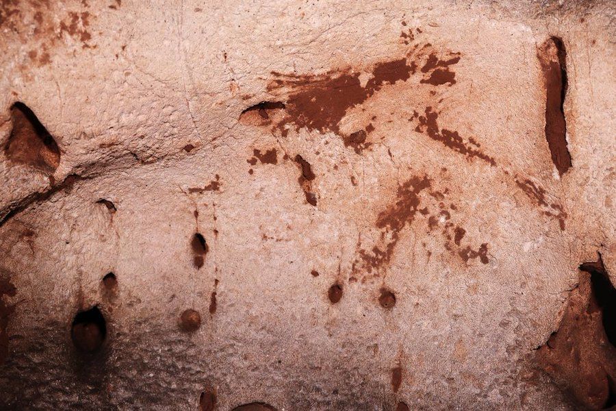 AntiquityJ's tweet image. ~24,000-year-old cave art from Cova Dones 🇪🇸 is predominantly made from clay. Clay is rarely used in #Palaeolithic art, making Cova Dones unusual, and possibly the "most important" rock art site in the region.

🔗 from 2023 🆓 buff.ly/46Rn4qw