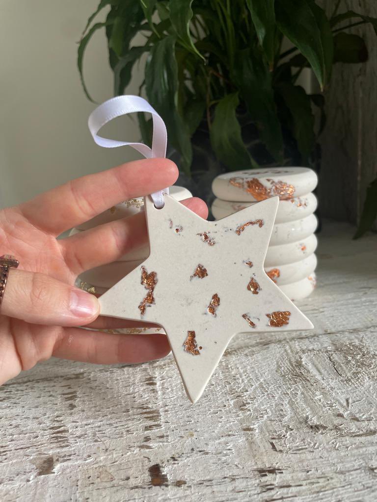 Donshu45's tweet photo. Shhh 🤫🤐🤫 Christmas 🎄

We have begun crafting our Christmas memorial stars ⭐️ By incorporating a small amount of your loved one's or pet's ashes we create a lasting &amp; heartfelt tribute
#Ashes #LovedOnes #Christmas #MemorialKeepsake 
 #ChristmasStar #AshesKeepsake #PetKeepsake https://t.co/Npp4vpit1S