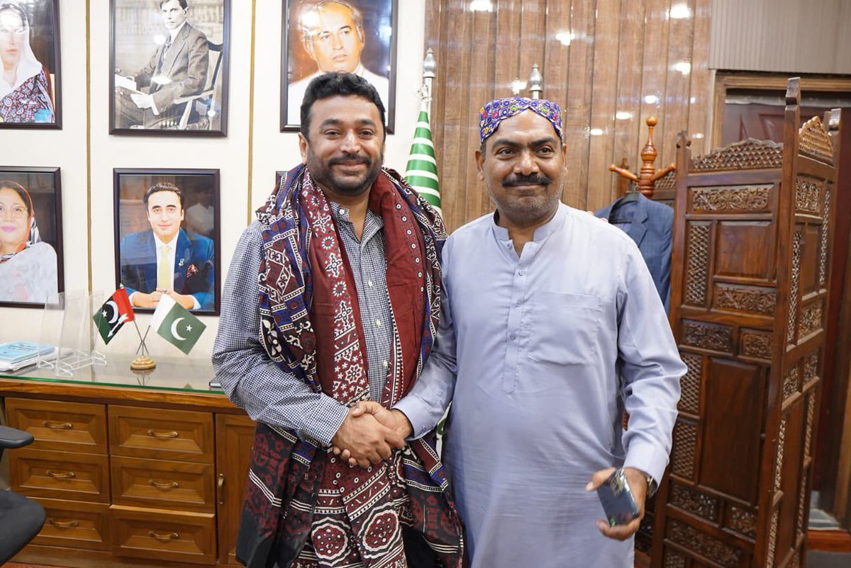 KashifShoroPPP's tweet photo. آج دفتر میں عوام سے ملاقات کی اور ان کے مسائل سنے اور انہیں فوری حل کرنے کی ہدایات جاری کیں۔ https://t.co/vKTqbZWZiE