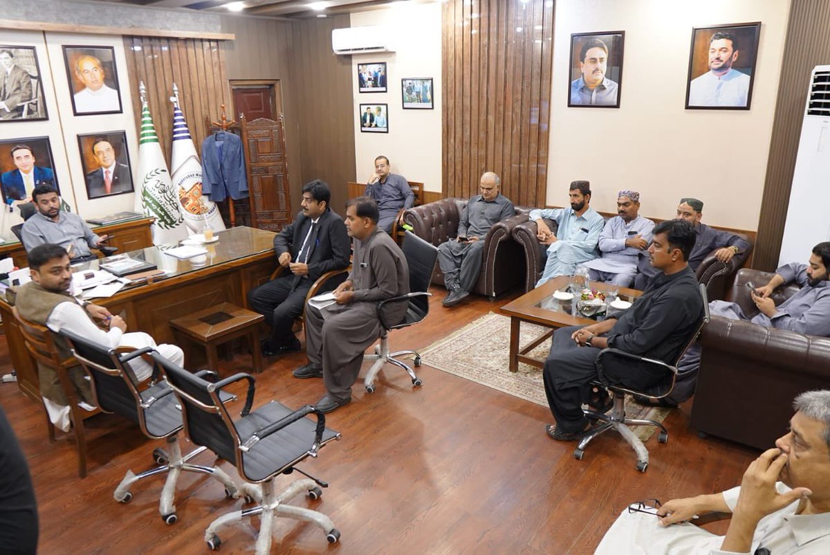KashifShoroPPP's tweet photo. آج دفتر میں عوام سے ملاقات کی اور ان کے مسائل سنے اور انہیں فوری حل کرنے کی ہدایات جاری کیں۔ https://t.co/vKTqbZWZiE