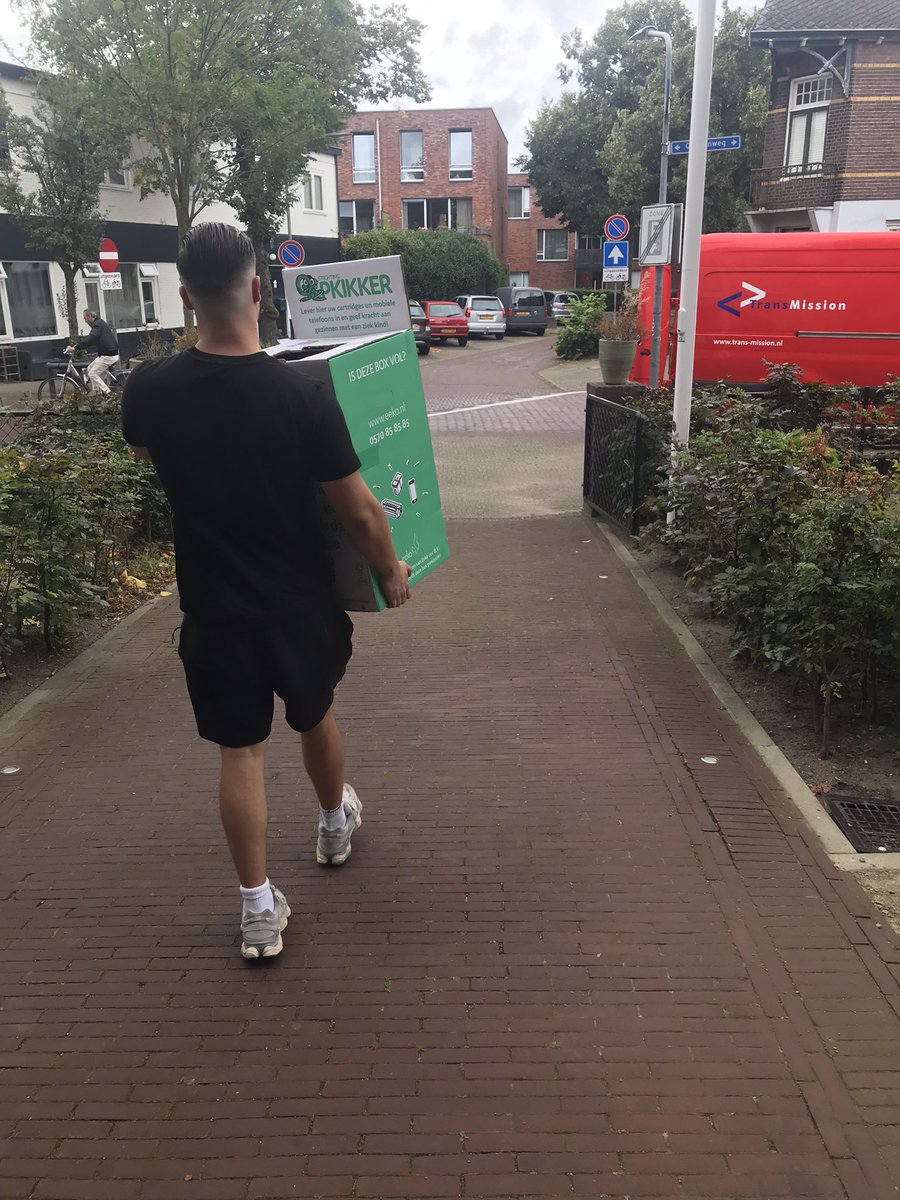 Wijkcentrum De Geus (@degeushsum) on Twitter photo De eerst doos voor Stichting <a href="/DeOpkikker/">Stichting Opkikker</a> is opgehaald. Iedereen dank 🙏🏻 voor het inleveren van oude cartridges en telefoons. Er staat weer een nieuwe doos dus inleveren kan nog steeds 😁 De eerst doos voor Stichting <a href="/DeOpkikker/">Stichting Opkikker</a> is opgehaald. Iedereen dank 🙏🏻 voor het inleveren van oude cartridges en telefoons. Er staat weer een nieuwe doos dus inleveren kan nog steeds 😁