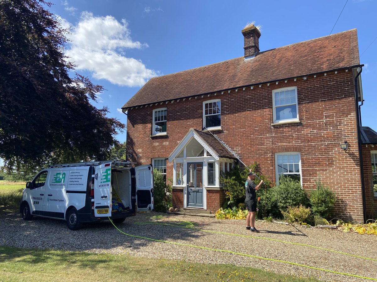 BaWindow's tweet image. No matter how big or small I can make a huge difference. Don’t take my word for it. My customers helped me win a Best in Essex Award. Call Ben on 07966805570 #colchester #windowcleaner #best #affordable