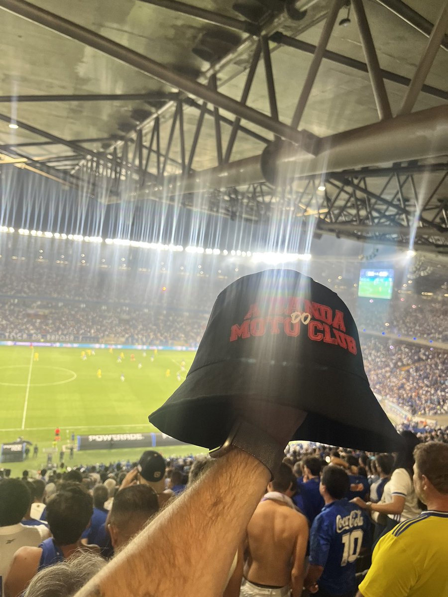 Quando a banda da <a href="/loucosdafabril/">Loucos da Fabril</a> tá no Mineirão é outra parada!