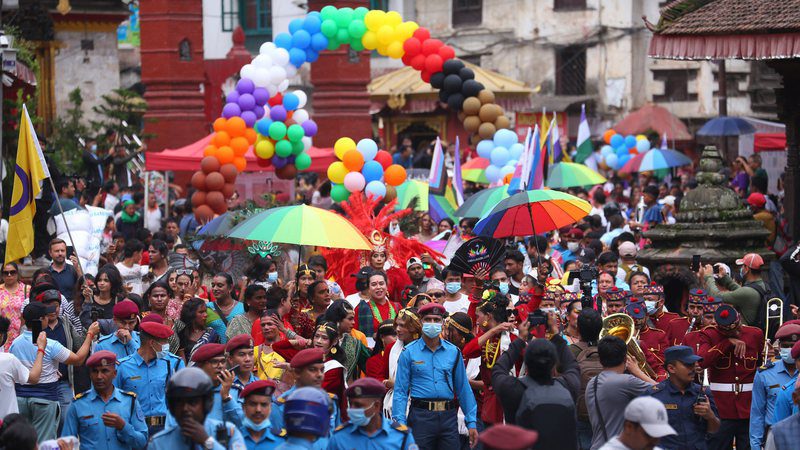 soylgbt's tweet photo. Nepal: Parada do Orgulho em Katmandu celebra igualdade de direitos: Centenas de pessoas participaram do festival do Orgulho em Katmandu, capital do Nepal, na terça-feira, 20 de agosto. O evento marcou o primeiro desfile desde que o país legalizou o… https://t.co/VK2cRSnZDB https://t.co/htAOMefEdt