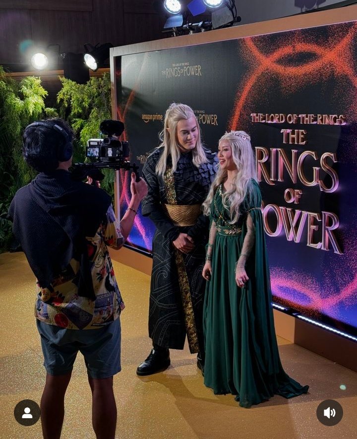 juuhcrr's tweet image. Only a fan can explain his love for this universe❤️

IG: theprincedeguzman and awiesome 

#TheRingsOfPower 
#OsAneisDePoder