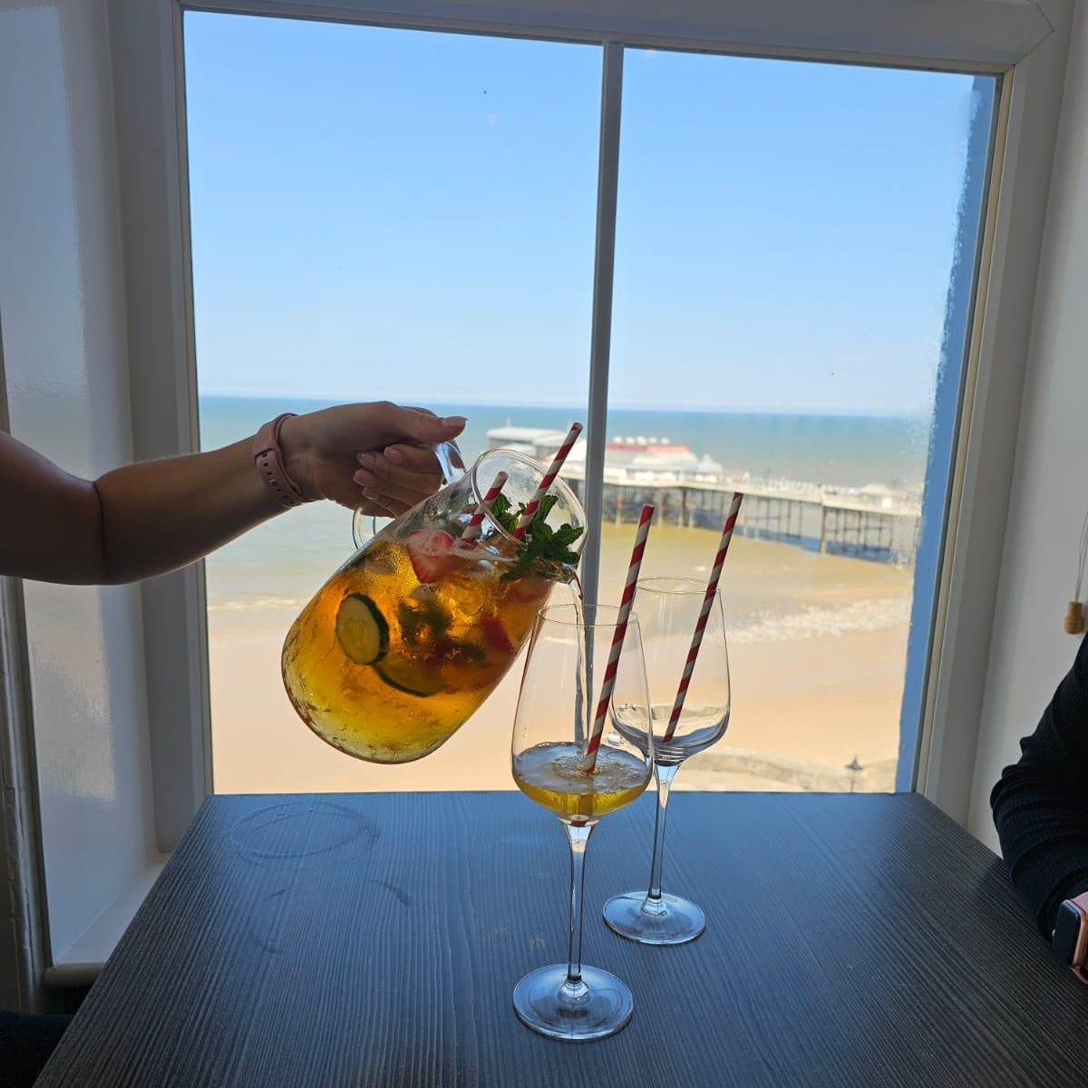 no1cromer's tweet photo. It's Pimmโs oโclock! Cheers to the bank holiday ๐น๐
What's your plans this long weekend?
#Restaurant #Cromer #CromerPier #No1Cromer #Norfolk #PimmsOClock https://t.co/hyPNnO1vbS