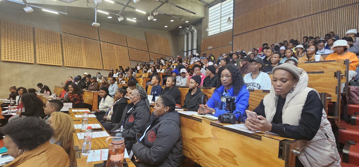 cbe_rsa's tweet photo. Ms. Sarie Treeby, #CBE CFO, introduced the #Built #Environment #Women's Network, emphasising the need for change in a male-dominated sector. Our partnership facilitates networking, knowledge sharing, and support to address gender disparities and uplift upcoming candidates. https://t.co/Cx90cvIWjw