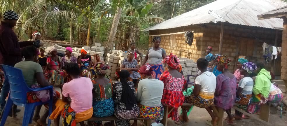 Peace mothers in Gbengbebu village #Fakunya chiefdom #MoyambaDist have raised Le7,421 
through their weekly micro revolving loan scheme . Chair lady Kadiatu Kalokoh says most women are now independent as small scale businesses are flourishing