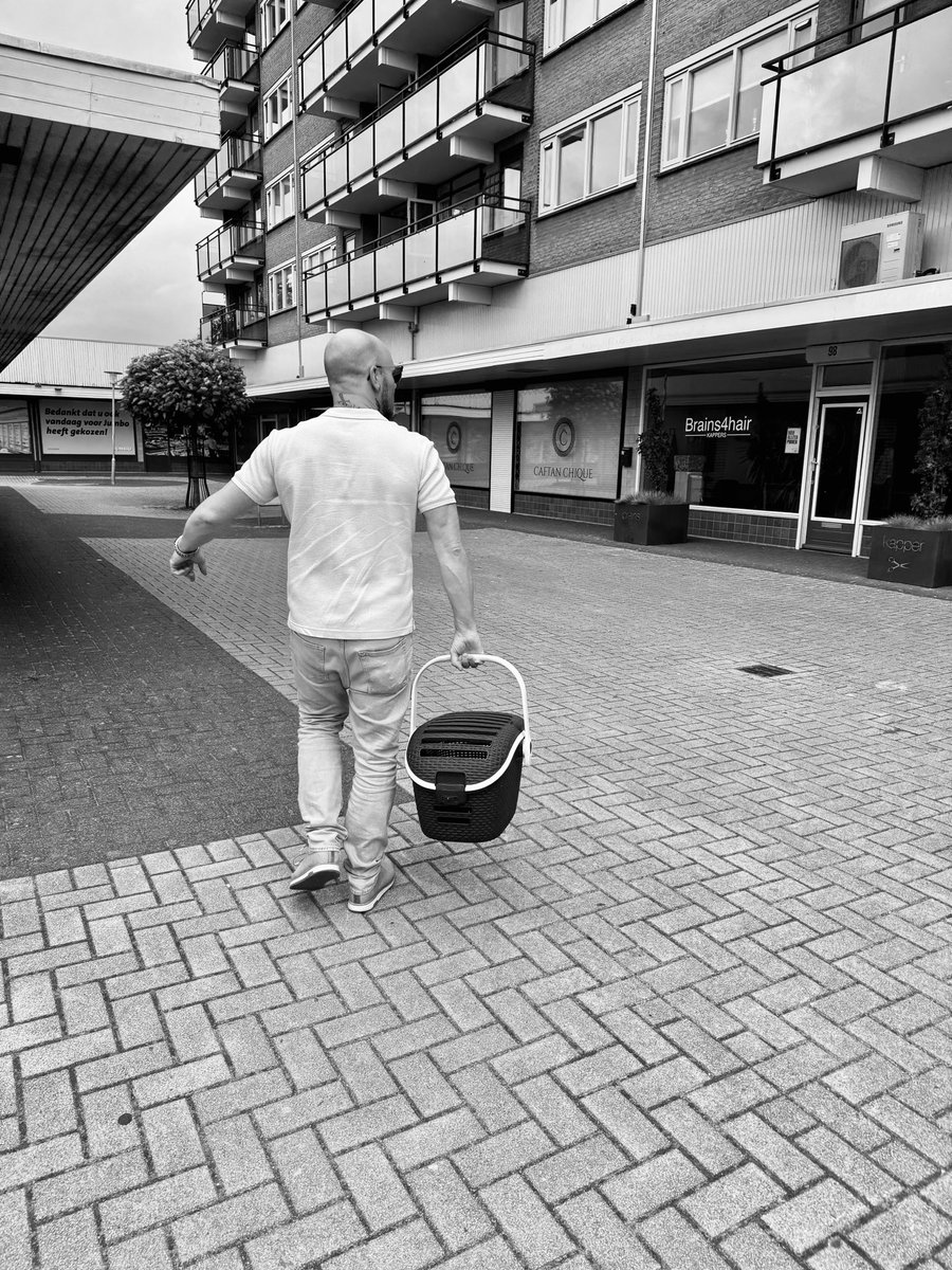 kimskinskipster's tweet photo. Stress en hoofdpijn die niet zakt. Met Skip naar dierenarts toe. Sinds overlijden van Skinny ervaar ik dierenartsen als enorm stressvol. Wish me luck. Of ja skip #duimen https://t.co/Akekt5HaRx