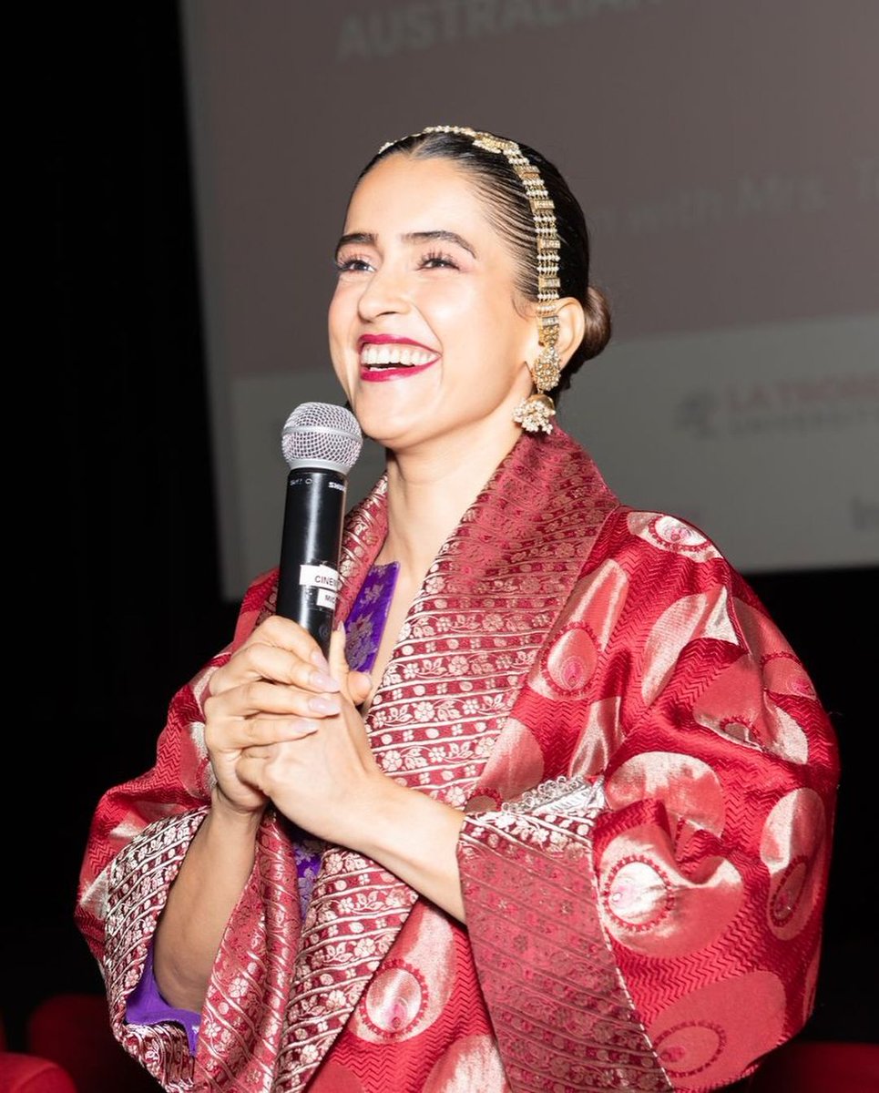 Filmyape's tweet image. A standing ovation for #MRS at the #IIFM Screening! Sanya Malhotra was moved to tears as she connected with the audience about her inspiring journey. This 
#JyotiDeshpande, #PammiBaweja #HarmanBaweja     #screeningatIFFM  #IndianCinema #Bollywood #Drama #Inspirational #MustWatch