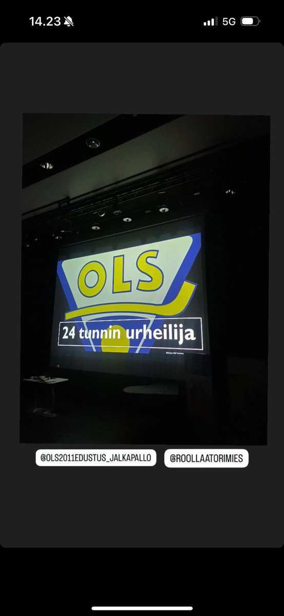 Valmennuspäällikkö Ari Seppälä piti inspiroivan luennon yläasteikäisille kilpajoukkuepelaajille, jossa käsiteltiin, mitä huipulle pääseminen jalkapallossa todella vaatii. 

Junioritoimintaa tukemassa @pohjolan_op 

#juniorijalkapallo 
#olsfutis
#oulu