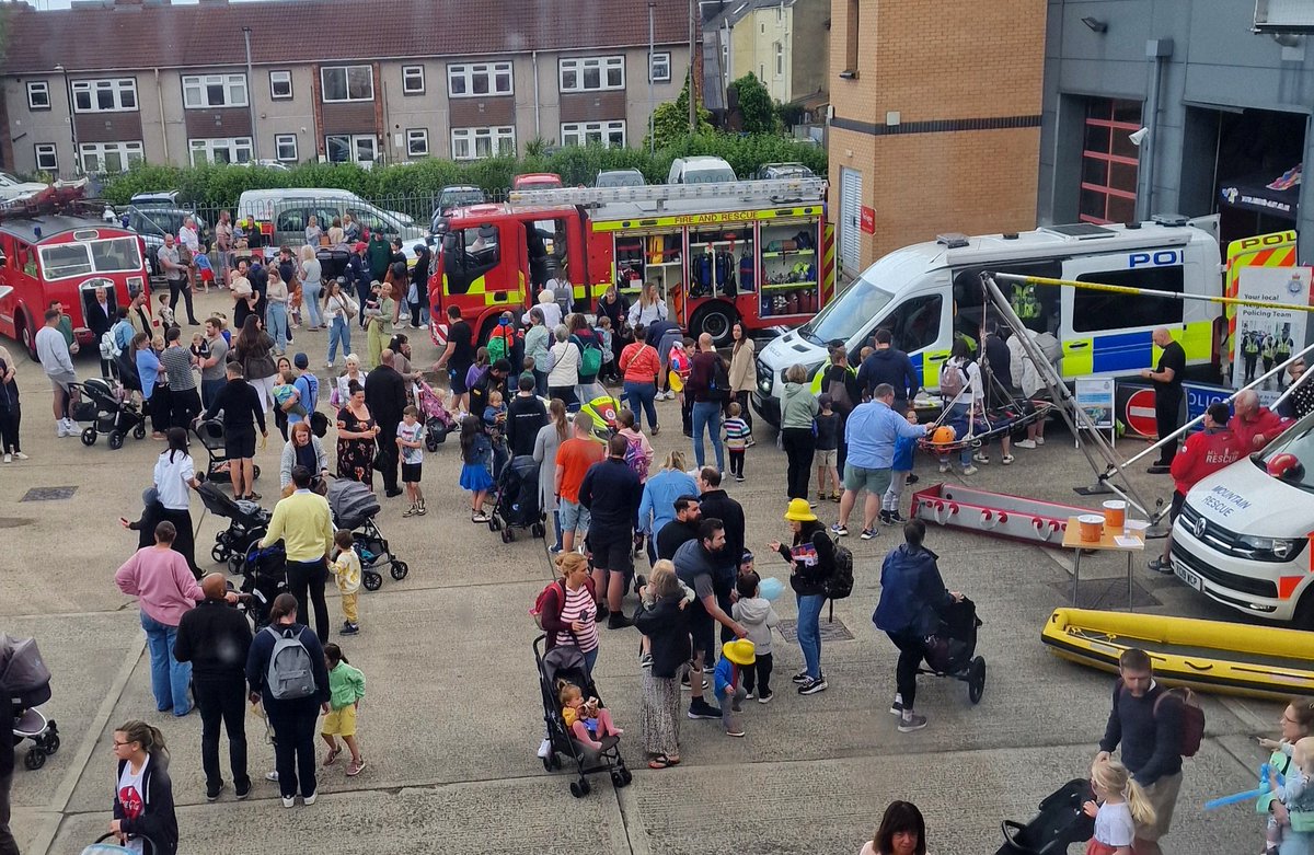 Harrogate Fire station (@harrogate_nyfrs) on Twitter photo Thank you to everyone who came to the Harrogate District Open Day last Sunday 🚒👩🚒👨🚒
We hope you all enjoyed it, and we are pleased to let you know an incredible £2,593.62 was raised for the <a href="/firefighters999/">Fire Fighters Charity</a> Charity 👏👏👏 Thank you! Thank you to everyone who came to the Harrogate District Open Day last Sunday 🚒👩🚒👨🚒
We hope you all enjoyed it, and we are pleased to let you know an incredible £2,593.62 was raised for the <a href="/firefighters999/">Fire Fighters Charity</a> Charity 👏👏👏 Thank you!