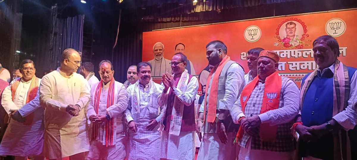 kedarguptain's tweet photo. आज पटना श्रीकृष्ण मेमोरियल हॉल में भाजपा ओबीसी मोर्चा द्वारा आयोजित शहीद रामफल मंडल शहादत समरोह में शामिल होकर अमर शहीद रामफल जी के जीवनी पर प्रकाश डालते हुए एवं उपस्थित लोगों को सम्बोधित करते हुए। https://t.co/5Gtw2FycJg