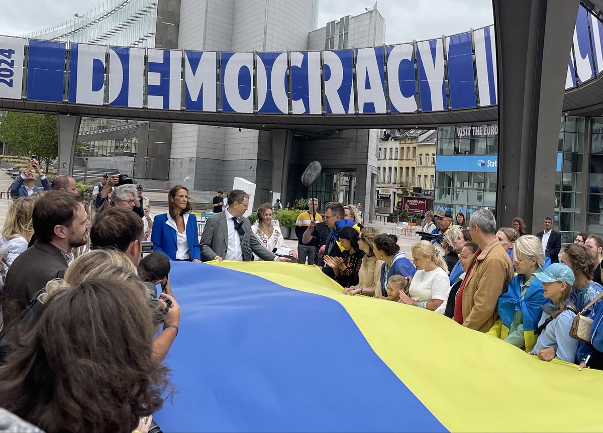 Today the National Flag Day of Ukraine was celebrated in front of the European Parliament in Brussels. 
‌
We #StandWithUkraine 🇺🇦🇸🇪🇪🇺