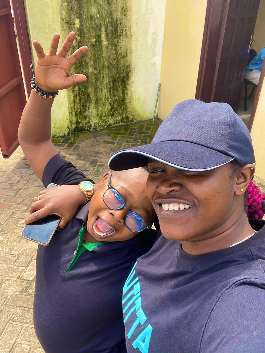 deb4lyf's tweet image. My crazy buddy and I.
Buddies forever 😍😍