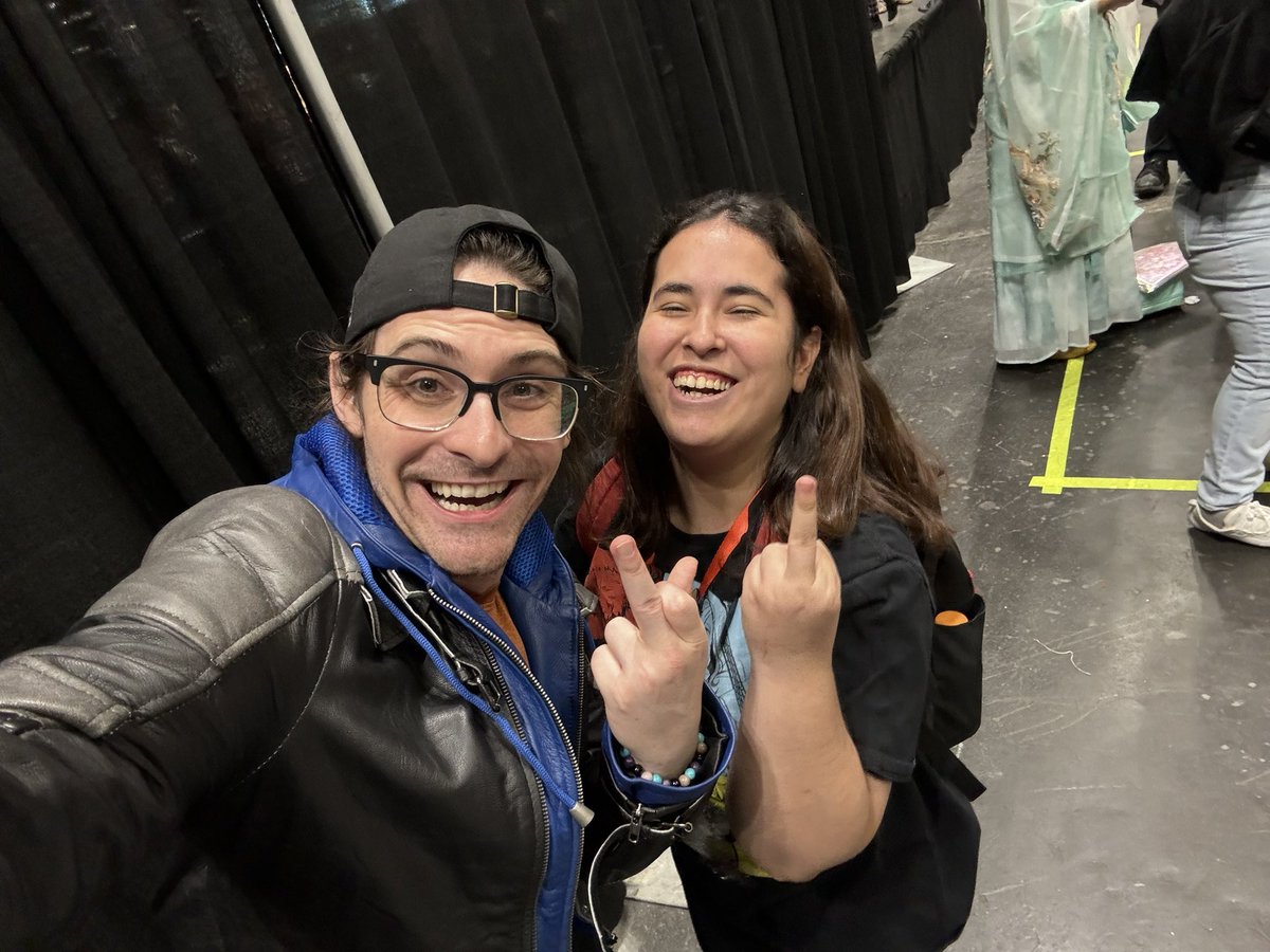 isdreaminofu's tweet photo. Meeting you last time at AnimeNYC made my entire year and I can’t wait to meet you again today! @ImMrTransistor 😌❤️ https://t.co/k0xcNs1w9s