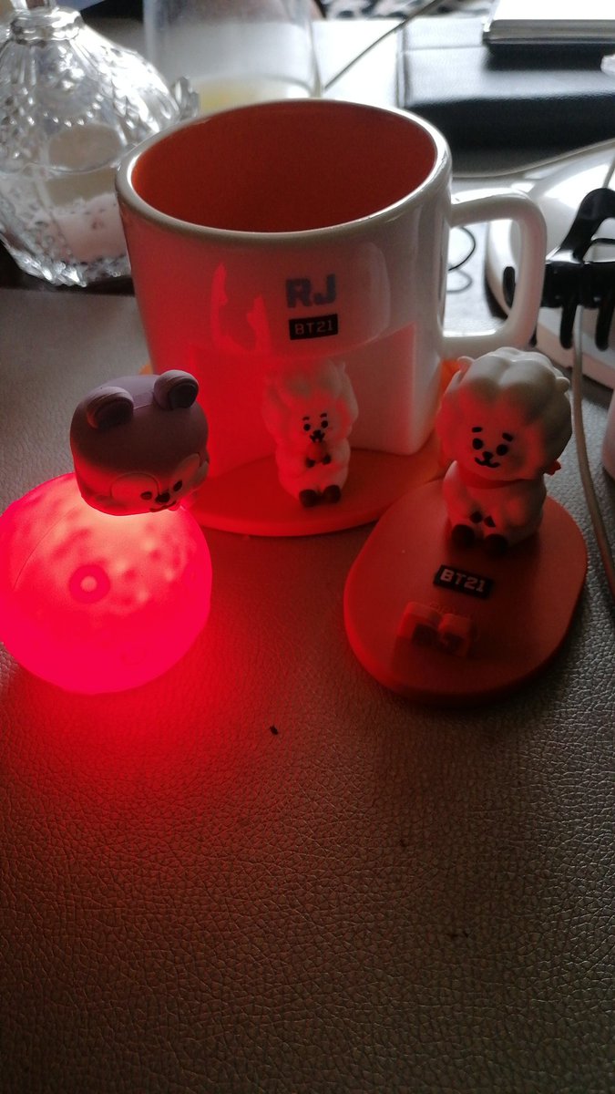 SNa2727's tweet photo. Not regretting a single thing + bought 4 or 5 bt21 keychains, headband and sticky notes😎😍 and thinking about going back buying more👀 https://t.co/b3LCqC9jCz