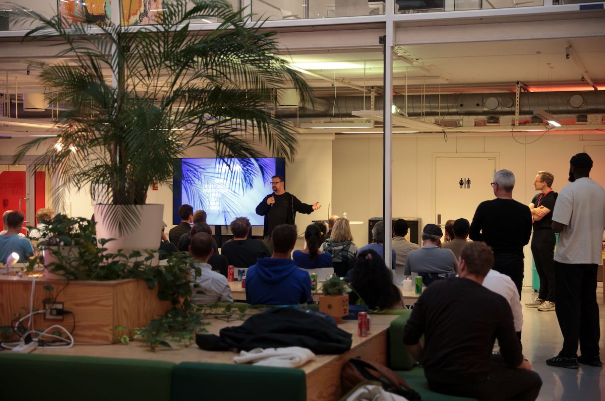 simli_ai's tweet photo. From 0 to 1000 members in the AI Mad Lab community in a year! 🚀 

Awesome presentations at last night's meetup by @martinolini from @DatabuttonHQ and Simon from @masterchannelai on GPT4o vs. Claude and audio mastering models. 

Join us on the next event here: https://t.co/jNJnij3zmK 

@startuplabno @VagnesLars @jorgenveiby @gdmndr @iChuloo