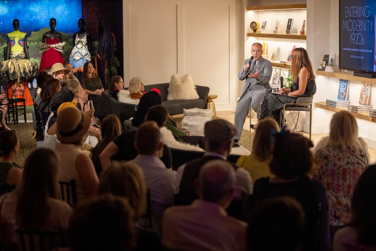 SCADFASH's tweet image. Thank you to the tenacious team behind the Parodi Costume Collection for sharing their amazing archives of historic glitz and glamour with the SCAD FASH galleries. And to our members for bringing their sparkle to our exhibition openings. ✨