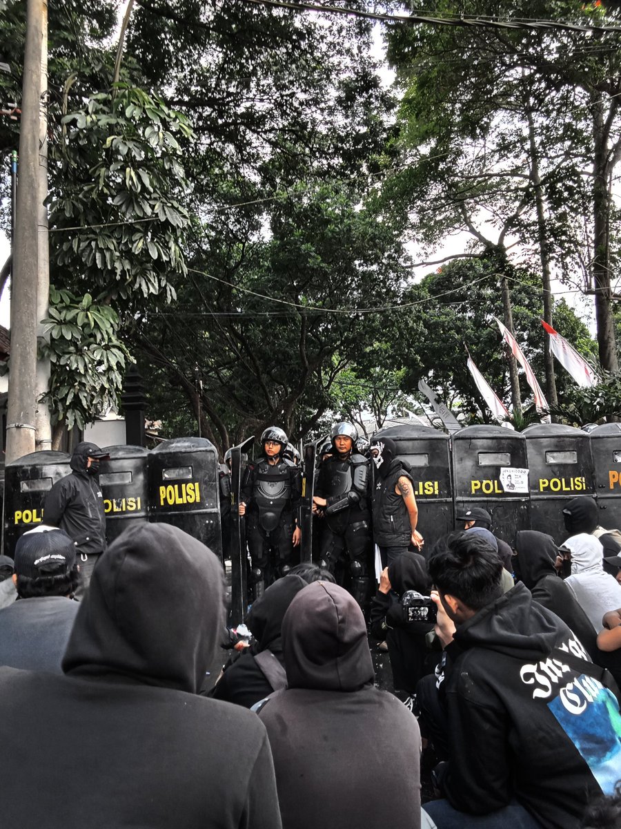 maikfaro8's tweet photo. MALANG HARI INI 🔥

#kawalkeputusanMK #KawalPutuskanMK 
#persma #persmahasiswa https://t.co/vop28xUrww
