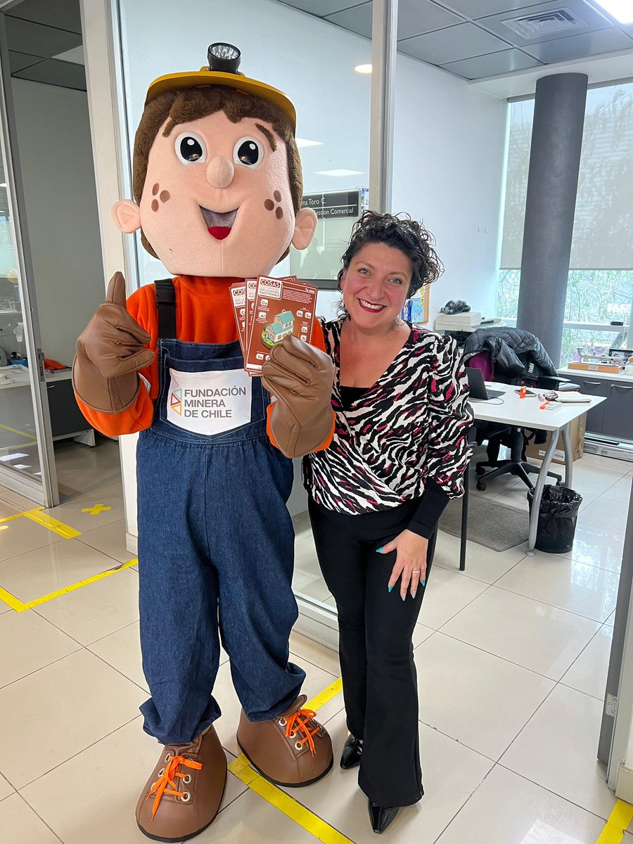 Continúa la campaña del #mesdelamineria junto a minerito recorriendo Chile. En esta oportunidad visitamos a nuestro socio colaborador FastPack y sumar a sus trabajadores para ayudarnos a difundir con folletos educativos lo que la minería hace posible en nuestra vida cotidiana