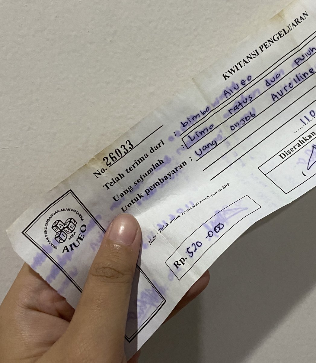 aurellinesalim's tweet photo. @mahasiswauenyeh Ikutan yaaa, ini gaji kedua ku deh kalau gak salah. Gaji pertama 400K

Sebenarnya udah tidak dikeadaan ini, tapi aku tau rasanya uang segini untuk hidup sebulan tuh sepahit apa https://t.co/zo3cCmVEpo