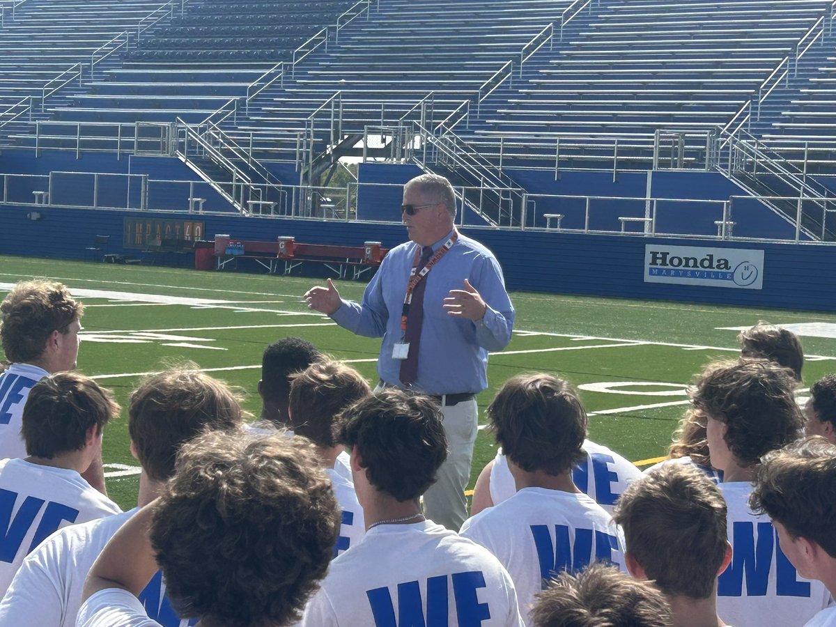 Thanks to Mr Bennett, our <a href="/MarysvilleECHS/">Marysville STEM Early College High School</a> principal, for coming and talking to our football team!  He talked to them about being together in adverse situations!  “Don’t be selfish in those moments!”  Thanks for getting us better #theprocessrtb <a href="/MHSMonarchsAD/">Joey Day, CAA</a> <a href="/qbc_monarch/">Monarch QBC 🏈</a>
