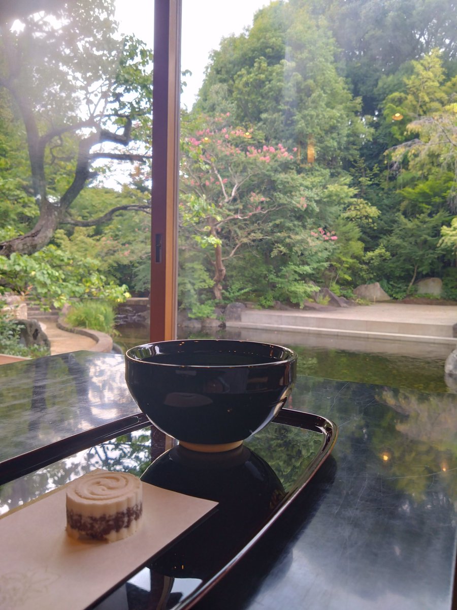 d_lec4a's tweet photo. この間の続き🤭
ご祈祷して頂いたあと神嶽山神苑にも行きました✨
ご祈祷した人だけが入苑できる場所で神秘的で緑も多く素敵な場所でした😊
中にある茶屋で御抹茶と御茶菓子も頂きちょっぴり優雅な気持ちにもなりました✨
思いつきだったけどプチ旅もたまにはいいなって思いました✨
#神嶽山神苑 https://t.co/w6ACet4467