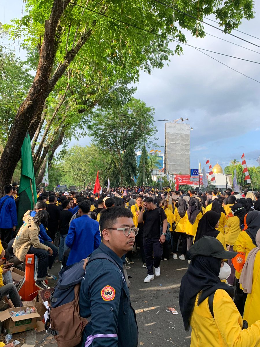 limerencious's tweet photo. Ini perjuangan dari kota kami hari, semoga hal hal baik selalu menyertai para pejuang aamiin

Banjarmasin, 23 Agustus 2024

#KawalPutusanMK 
#TolakPilkadaAkal2an 
#TolakPolitikDinasti 
#PeringatanDarurat 
#MenjagaPutusanMK
#IndonesiaEmergencyDemocracy https://t.co/6AuKiKDT6P