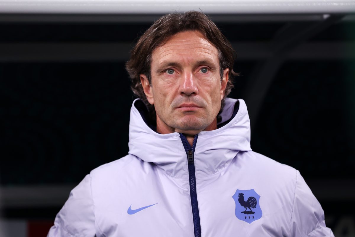 SportimeFr's tweet photo. NOUVEAU COACH POUR UNE NOUVELLE VIE🔁

Laurent Bonadei succède à Hervé Renard pour le poste de sélectionneur des Bleues !

Il sera à la tête de la sélection pour les trois prochaines années📝

#football #allezlesbleus