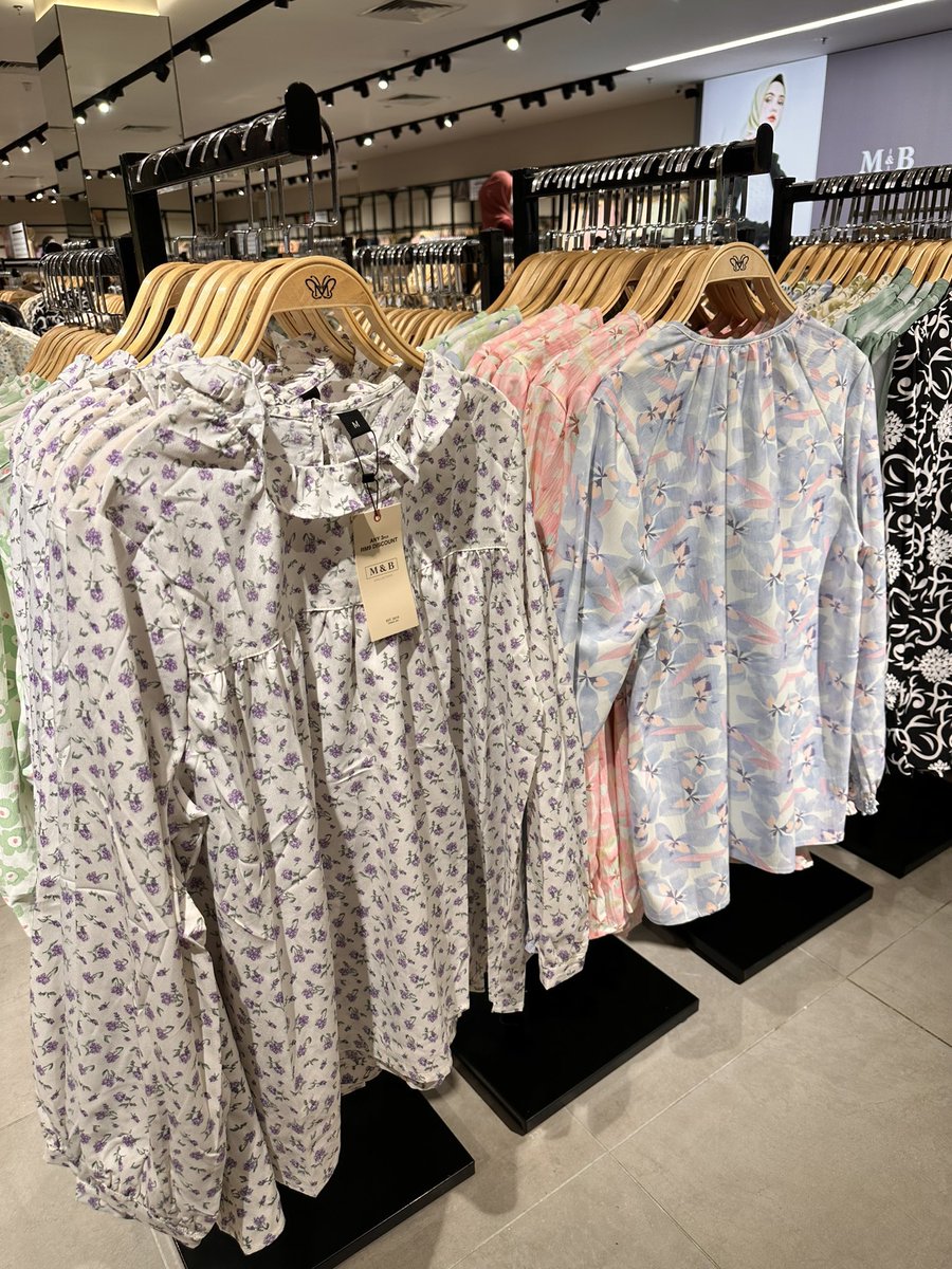 AliatulAqila's tweet image. Selain dari Petikita, kalau korang nak beli baju boleh consider beli baju dekat M&amp;amp;B, ThreeB &amp;amp; Zanzea! I paling suka shopping dekat M&amp;amp;B! 

Baju dekat sini design dia semua cantik cantik! Ada skirt, pants, blouse, dress semua ada —