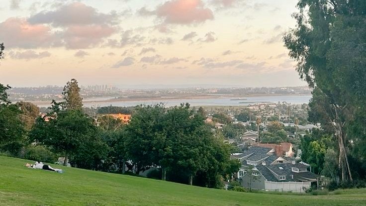 I' (@moodyonmoon) on Twitter photo 