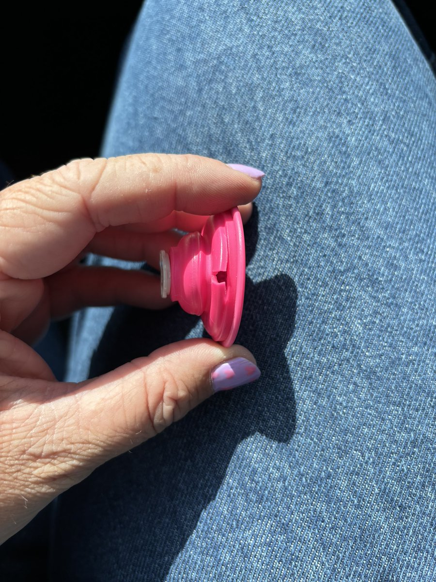 charthorrr's tweet photo. @PopSockets bought a pink pop socket on Amazon about 6 weeks ago and it’s completely split - never had this before with previous ones - any idea why? https://t.co/2FHWfeKWkO