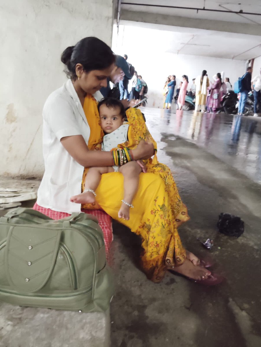 <a href="/TarannumSajida1/">Tarannum sajida</a> **मुर्दों में सांस डालने वाली फोटो, एक मां भी हमारे लिए लड़ रही है।।❤️👏🏻* 
 *एक तरफ शुकून मिलता है कि हमारे लिए लड़ने वालो की कमी नहीं है,।।* 🤝
 **एक तरफ खून खौलता है, कि उत्तर प्रदेश सरकार व राष्ट्रीय स्वास्थ्य मिशन उत्तर प्रदेश का सौतेला व्यवहार हमारे साथ ही क्यों।* 😡