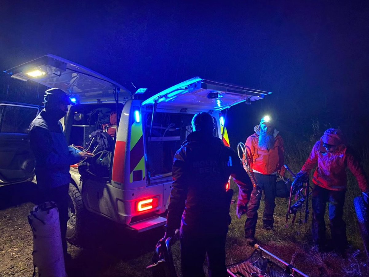 LomondMRT's tweet image. #CallOut 29/24
Last night, as the team was wrapping up a training session at the Post in Drymen, we were alerted by Police at 21:43 to a group of walkers who had become lost and disorientated whilst descending from the summit of Ben Venue.
Everyone off the hill safely by 01:18
