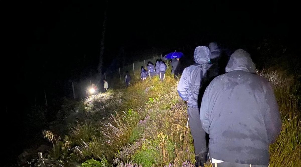 LomondMRT's tweet image. #CallOut 29/24
Last night, as the team was wrapping up a training session at the Post in Drymen, we were alerted by Police at 21:43 to a group of walkers who had become lost and disorientated whilst descending from the summit of Ben Venue.
Everyone off the hill safely by 01:18