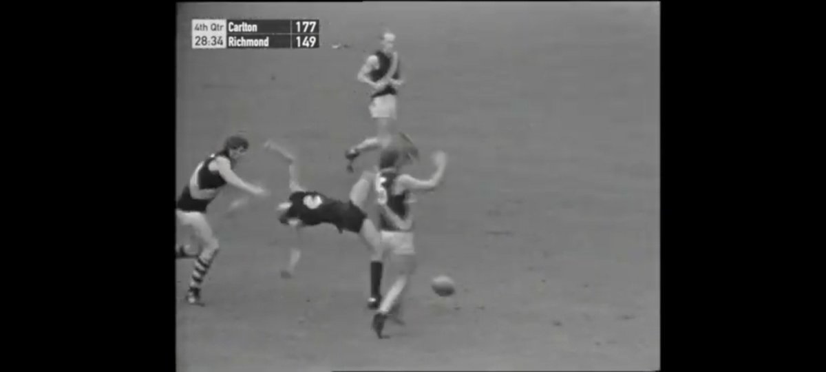 TonyC1963's tweet image. @Beva3AW #aflpiesdees @MatthewLloyd18 Bruce, that high tackle that almost ripped off Schultz's head that #RazorRay  called "play on" to, reminded me of when the great Bill Deller called "play on" very late in 72 GF when Robert Walls was almost decapitated! And those scores!
Tony.