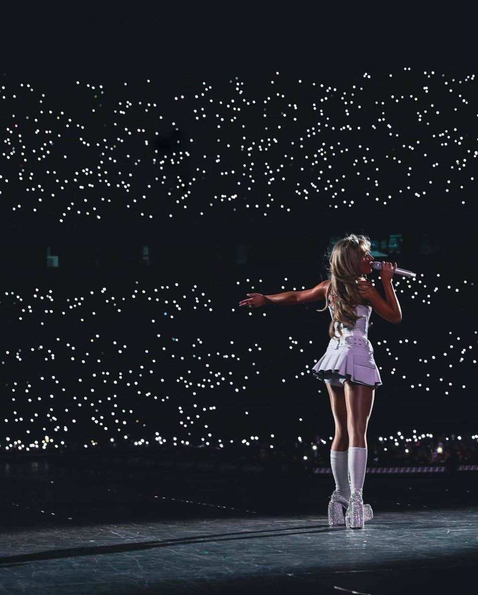 itdsabs's tweet photo. don't smile because it happened, cry because it's over (eras tour buenos aires edición 9/11) https://t.co/p3EGlcFeE1