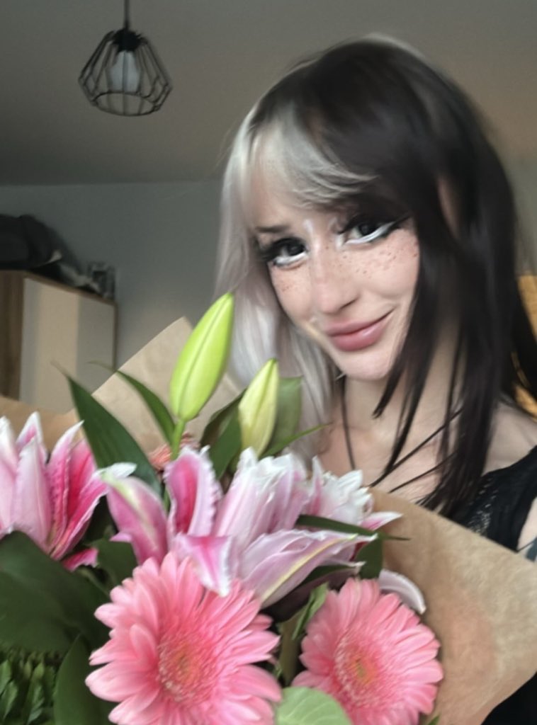mean_goth's tweet photo. its your time to shine paypigs 
of course shine with your money cause it’s the only way you can ☺️

goth emo egirl mommy findom finsub femdom 
mistress goddess feet 
@Findom_Promo_J @FindomPolish @rt_feet @Polishfindompl @rtfeetslave1 @Findompromo_7 https://t.co/pfjmNu8R5B
