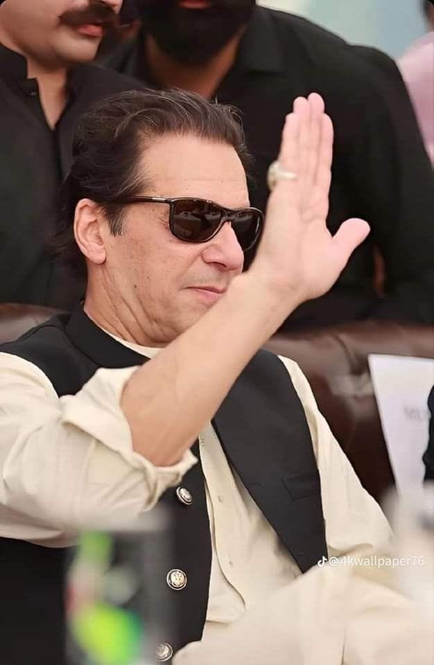 Useeless1's tweet photo. عوام عمران خان کے ساتھ ہے اور ہمیشہ ان کے ساتھ مخلص رہے گی اور کسی بھی طرح کی غداری کو کبھی معاف نہیں کرے گی۔

#کھوٹےسکے https://t.co/CjZI6T2TDc