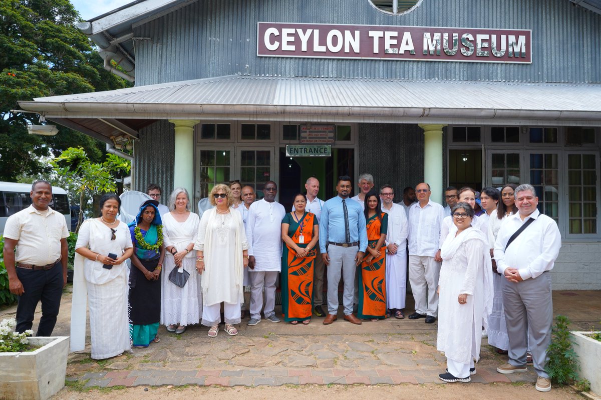 <a href="/MFA_SriLanka/">MFA SriLanka 🇱🇰</a> with the support of Presidential Secretariat &amp; <a href="/tourismlk/">Tourism Sri Lanka</a> organised a tour to #Kandy for resident &amp; non resident Diplomats to witness ‘Randoli Perahera’. They also explored the #culturalheritage, #artsandcrafts, #culinarydelights &amp; #scenicbeauty of the hill country.