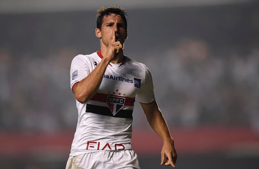 colunatricolor's tweet photo. Alguém segura esse cara? 🦉🇾🇪

Calleri já tem 13 gols em 2 Libertadores pelo São Paulo e tá a um passo de ser o maior artilheiro da história do Tricolor na competição! 

Será que ele vai superar Rogério Ceni e Luis Fabiano (ambos com 14 gols) ainda nessa edição? https://t.co/wLiJ91ncBj