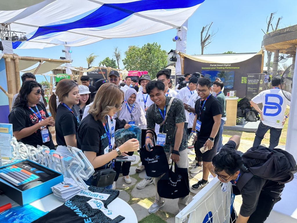 susan_bgb's tweet photo. You guys were GORGEOUS! 💙
Saw plenty of future GOATs today 🦋⚽️
And btw Bali is amazing ⛱🐬 Can’t wait to meet you at our next event, which is at...?
Lemme know where you want me to go👇
#EventWithBitget #BitgetAtCoinfest #Bitget @bitgetglobal @BitgetID https://t.co/pai24R3sJE