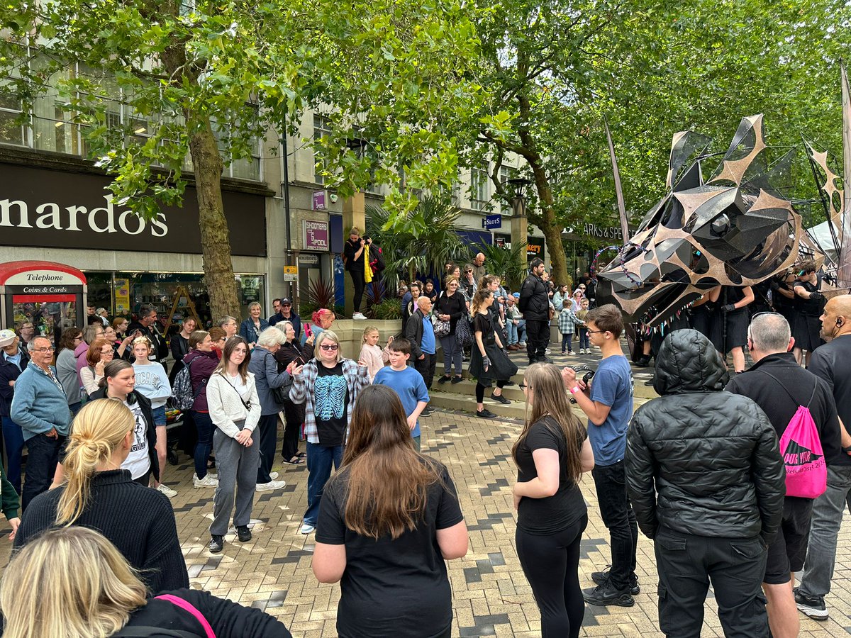 The brilliant students from @Outwood_CityF interacting with The Hatchling! 

#OurYear2024 #TheHatchling #Community #CommunityGroup