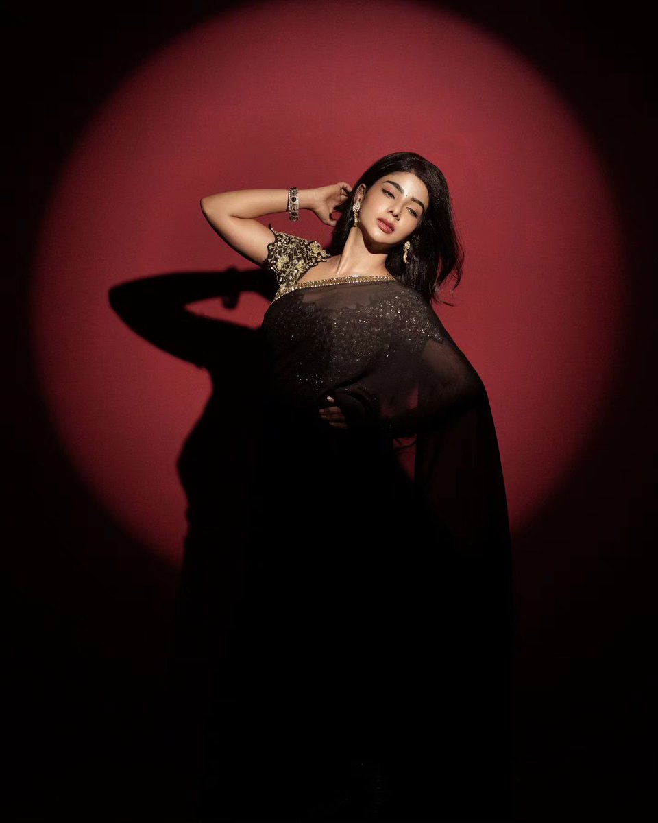 stargallery2020's tweet image. #PavithraLakshmi 🖤