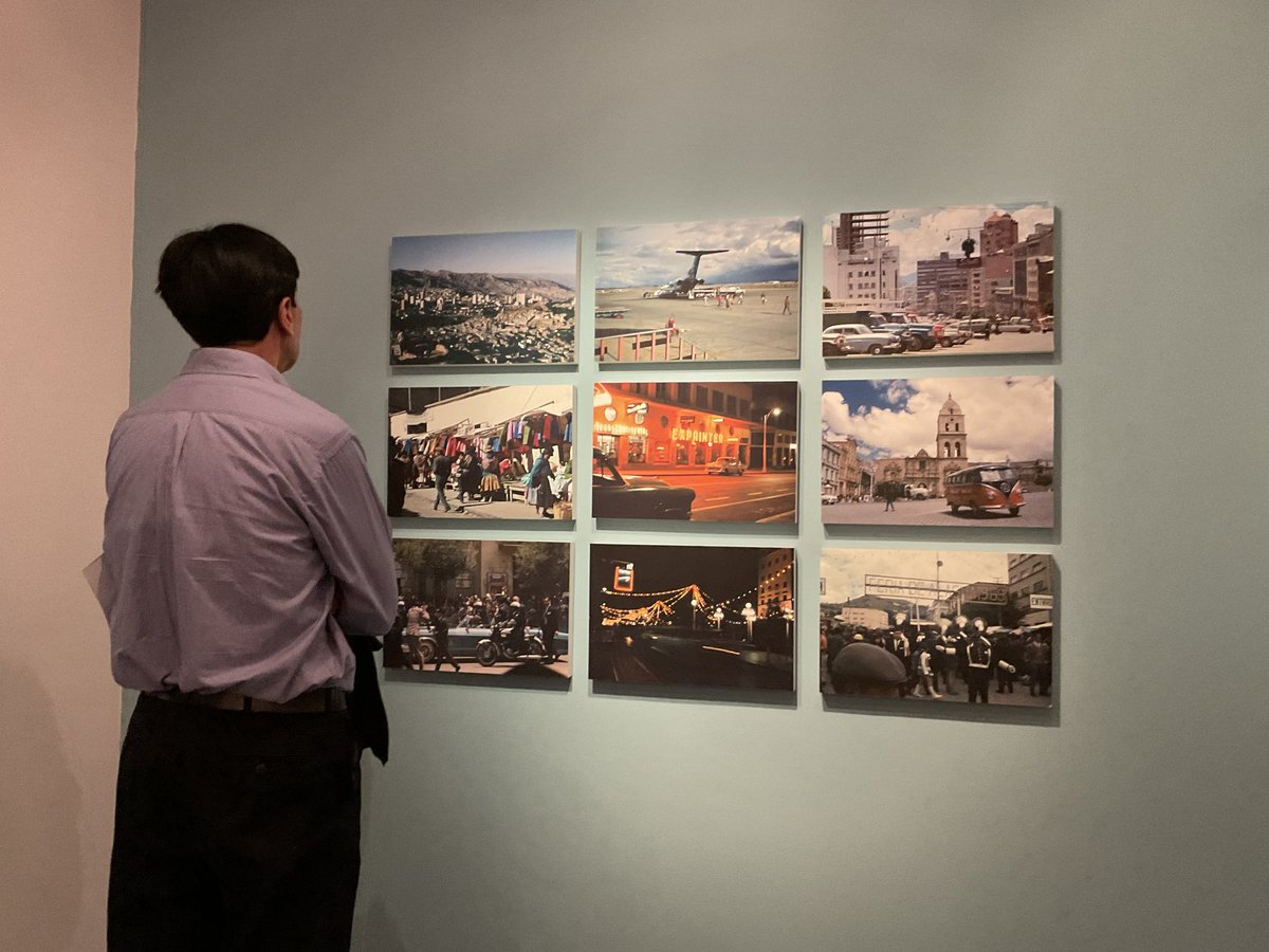 flaviadasbo's tweet photo. Anoche inauguramos en #cochabamba la exposición #MirarParaVolar de Georg Stege curada por Claudi Carreras con el apoyo del #ccelp @GI_LaPaz estará abierta hasta el 22 de septiembre no se la pierdan https://t.co/sYa8IFe58b
