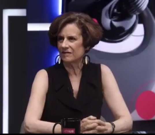 AMLOeternamente's tweet photo. @jet1403 Ay q asco! No puedo escuchar completo pq siento náuseas, esa voz hipócrita q hace @DeniseDresserG como de perdona vidas no la soporto, me repugna, me causa desprecio hacia su persona, q nefasta y asquerosa es esa maloliente zopilota carroñera, es una FARSANTE y se va al basurero! https://t.co/PvMborXpXX